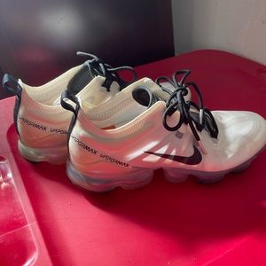 COPY - Women’s Nike Vapormax shoes size 9